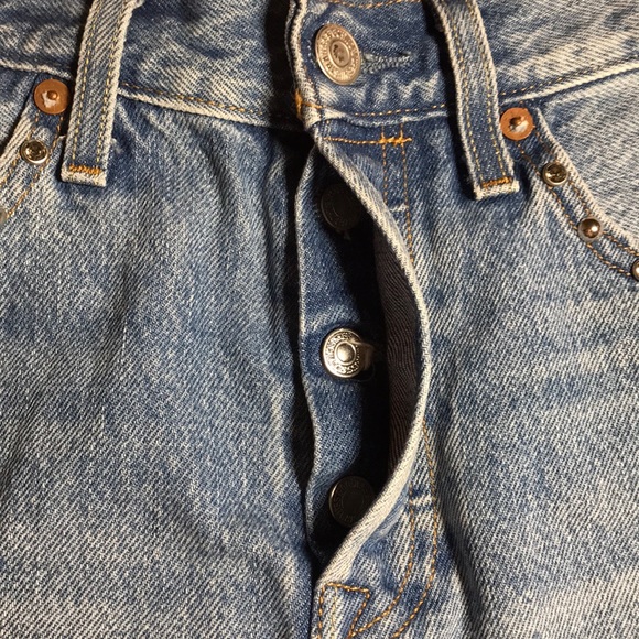 Levi shorts - Picture 3 of 6